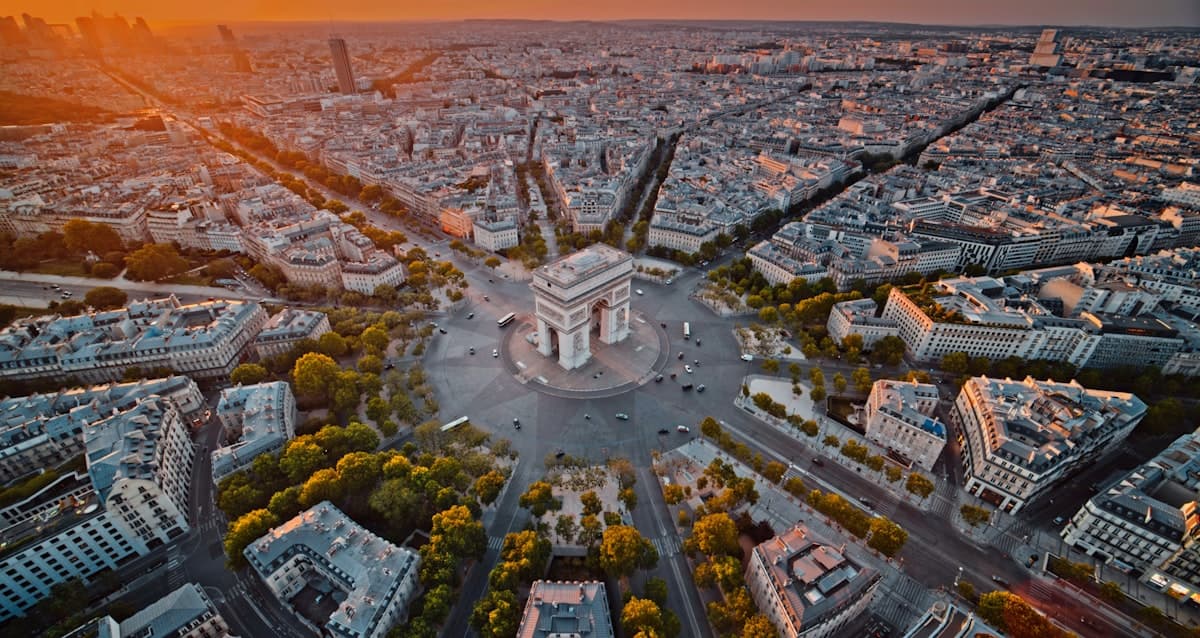 L’Arc de Triomphe et la place de l’Étoile, Paris 8e — secteur d'intervention Nettoyage Tapis à Paris 8e