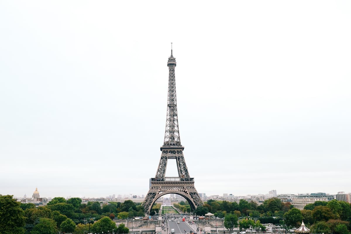La Tour Eiffel vue depuis le parvis du Trocadéro, Paris 16e — secteur d'intervention Nettoyage Canapé à Paris 16e